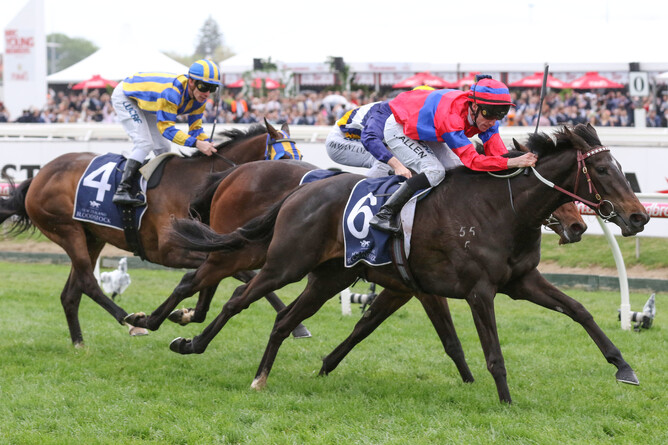 Verry Elleegant winning the G3 Ethereal Stakes