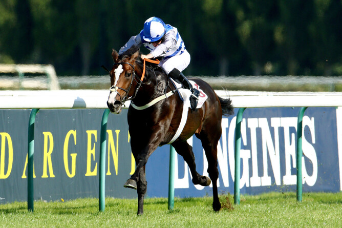 Eminent winning the Gr.2 Prix Guillaume d'Ornano (2000m) at Deauville under Ryan Moore - Scoopdyga.com