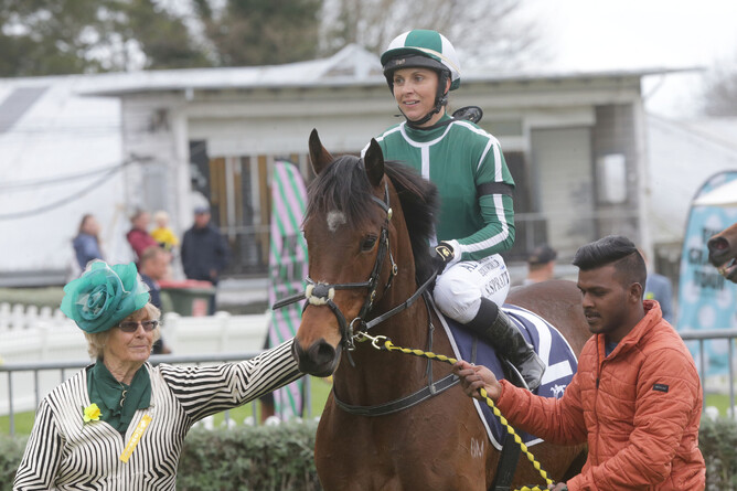 Best Seller after winning Gr.3 Gold Trail Stakes - Photo:  Trish Dunnell