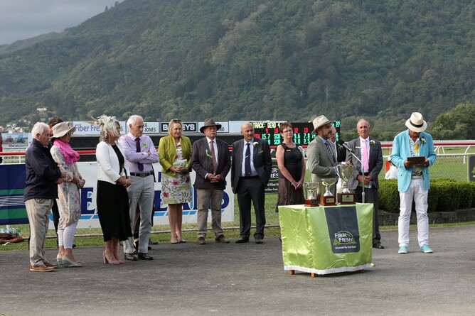 Presentation to the connections of G1 winning mare Miss Wilson