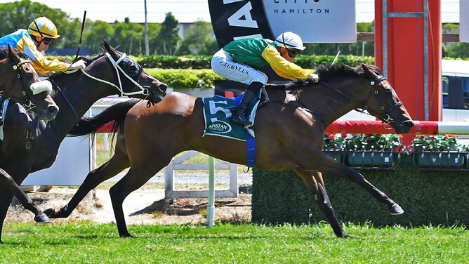 Hinekaha leads all the way to win at Te Rapa. - Photo: Race Images - Kenton Wright)