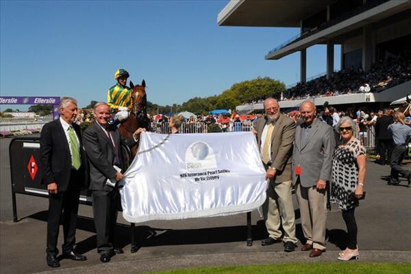 Sally Cassels-Brown (Pearl Series co-ordinator) - So Wotif returns to the winners circle.  From left, Jim Bruford (NZB Insurance), Michael Martin (NZTBA CEO), Peter Francis, ( NZTBA President), owner Arthur Avis and Photo Trish Dunell