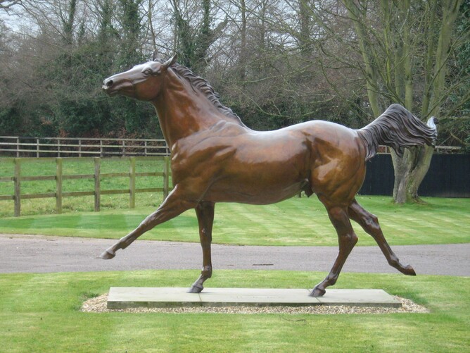 Music Boy, the Gimcrack Stakes winner in 1975 and a successful stallion for Chevely Park is immortalised in this magnificent statue.
