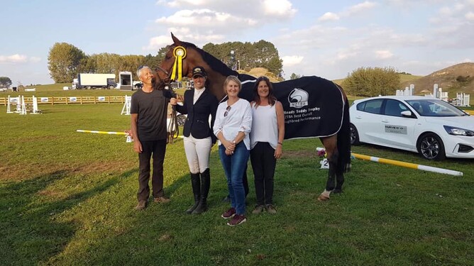 Ready Teddy Trophy winner Man of Honour with (left to right) Chris Barlow, Monica Oakley, Justine Sclater and Tina Barlow.