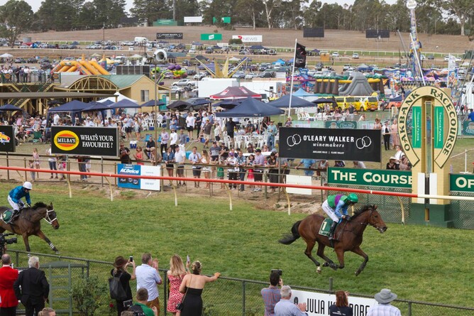 Zed Em (Zed - Don't Kick My Float by Paris Opera) winning the Great Eastern Steeplechase - Atkins Photography