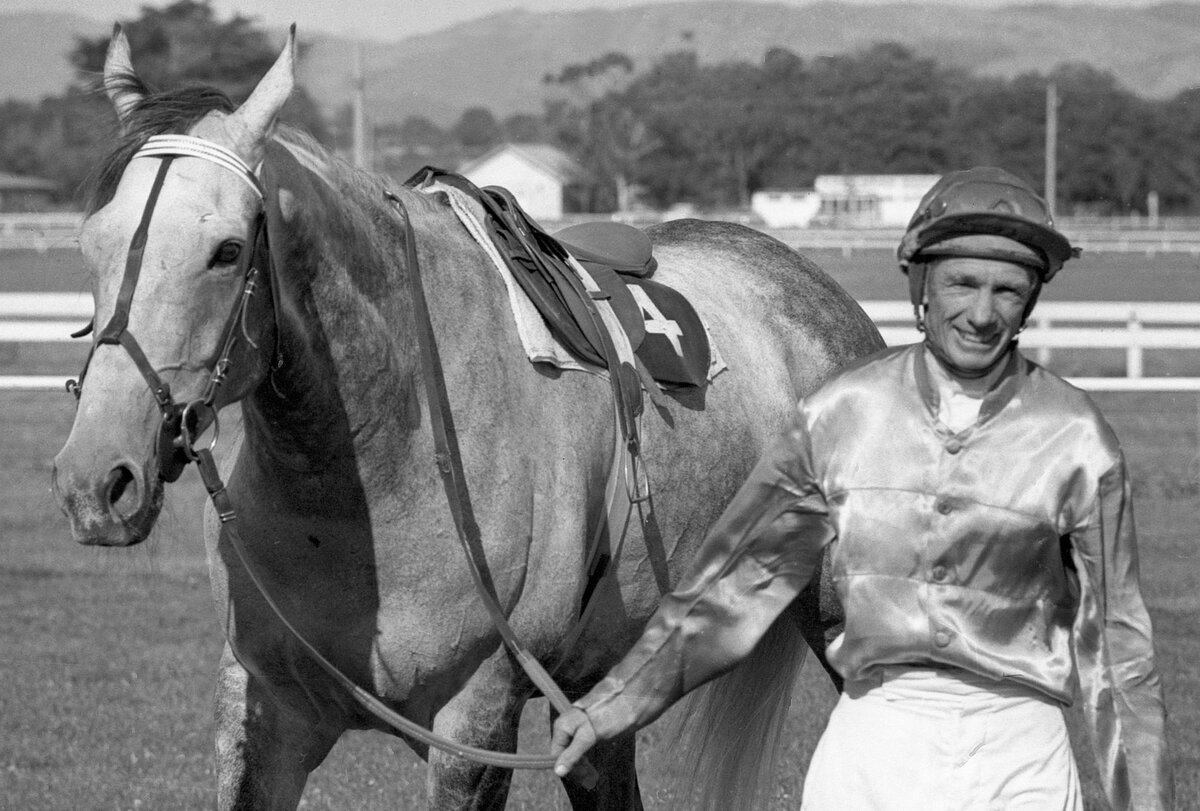 One of the great New Zealand jockeys, Bob Skelton MBE, has passed away
