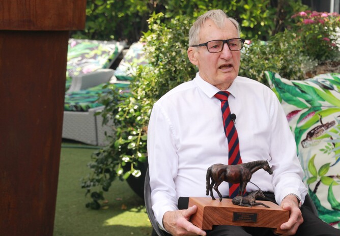 Don Goodwin with the 2020-21 Eight Carat Broodmare of the Year Award for Opulence. Photo: NZTBA