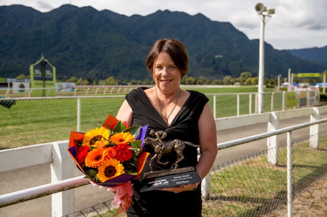 NZTBA councillor Vicki Pascoe with her well deserved Service Award