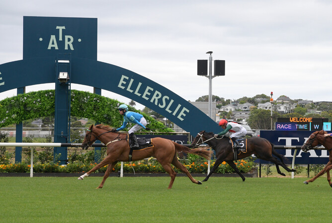 Warren Kennedy salutes a seventh consecutive win by Crocetti in the Gr.3 Cambridge Stud Almanzor Trophy (1200m).  - Photo: Race Images