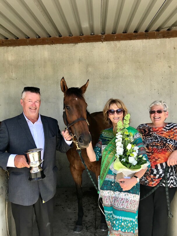 G2 Dunstan Feeds Auckland Breeders Stakes winner - Yearn (Savabeel - Princess Uno by Danehill) pictured wither her proud owners Mark and Cath Lupton and trainer Karen Fursdon