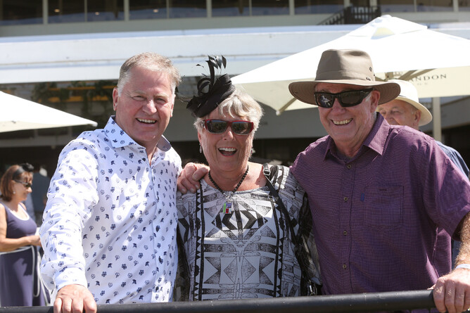 Rich Hill Stud principal John Thompson (left) with Corrine and Ross Kearney. - Photo: Trish Dunell
