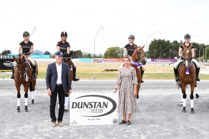 Winners of the Battle of The Breeds competition - the Beyond the Barriers Thoroughbred team. Pictured with judges Richard Otto & Vanessa Everton - Photo: Chanelle Lawson