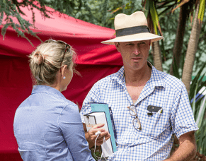 Experience gives Hawthorne winning hand