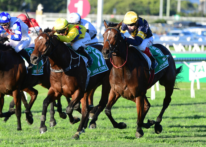 Tofane (closest to camera) on her way to winning the Gr.1 Stradbroke Handicap. - Photo: Grant Peters, Trackside Photography via NZ Racing Desk