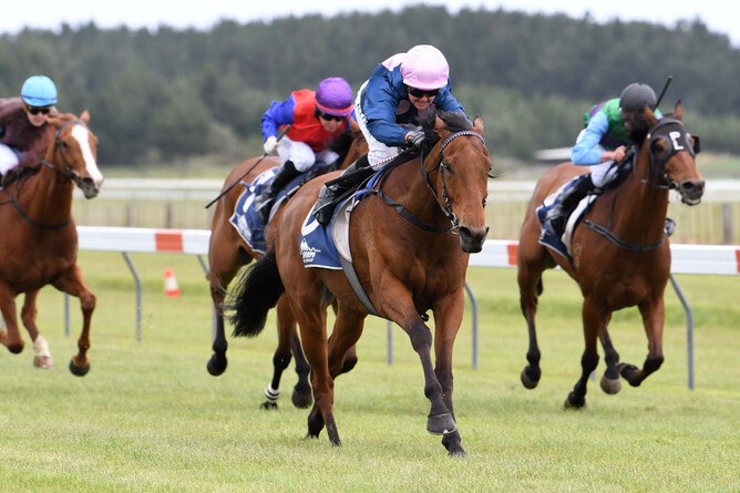 G2 Avondale Cup winner Glory Days (Red Giant   (USA) - Bilancia) photo Racing Images
