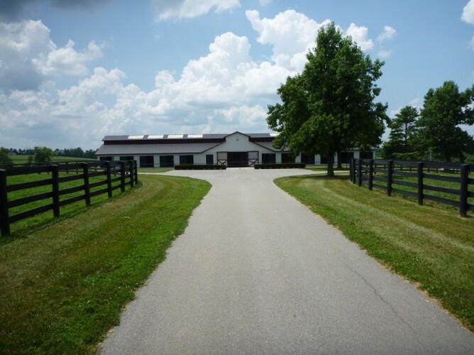 the entrance towards the stables at Taylor Made Farm