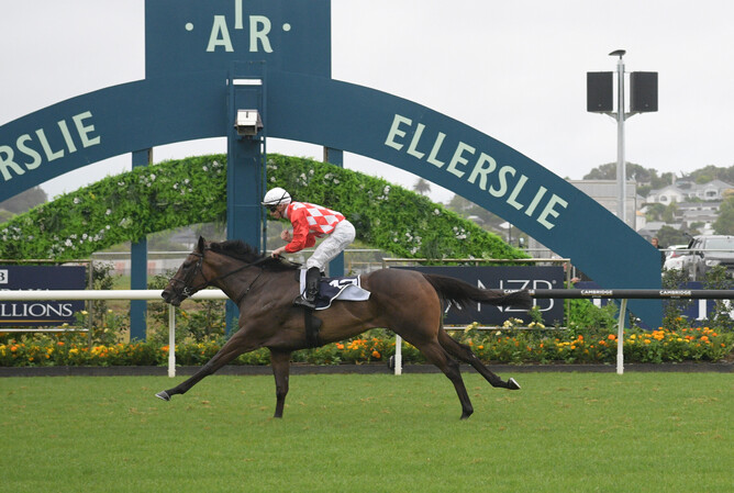 Orchestral winning the Gr.2 Eagle Technology Avondale Guineas (2100m).  - Photo: Kenton Wright (Race Images)