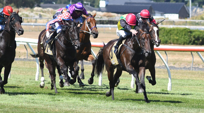 The Chosen One heads for the winning post ahead of eventual runner-up Coventina Bay (rail) and third-placed Mali Ston (red & white checks) Photo Credit: Race Images – Peter Rubery
