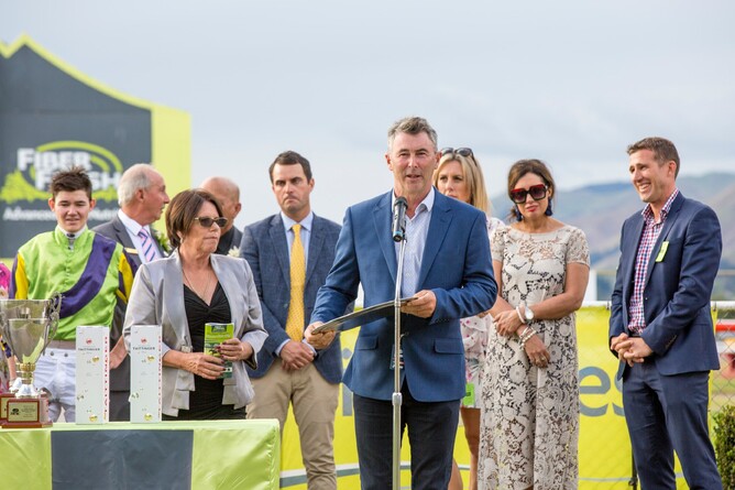 NZTBA Vice-President Nick King presents trophy to Gr.1 NZ Thoroughbred Breeders Stakes winner Nicoletta's connections