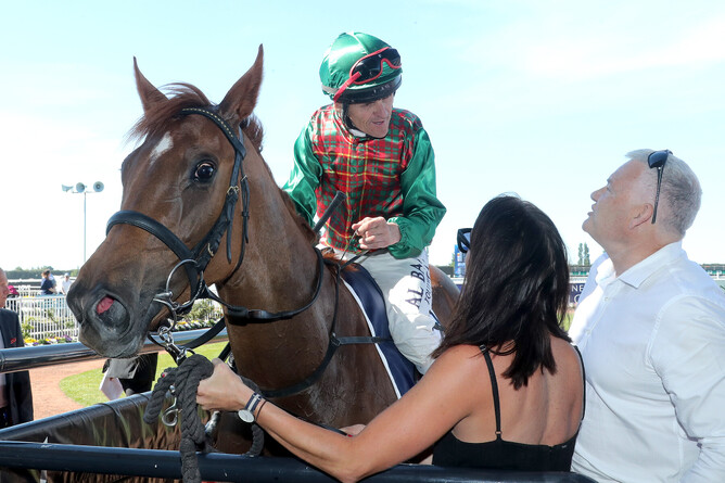 Vitesse Bo (Proisir - Cissey Bowen) pictured with her proud owner breeder after her Gr.3 War Decree Stakes win - photo Race Images South