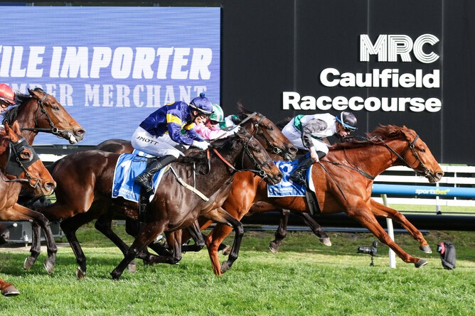 Rise At Dawn holds out all other rivals to win Listed Heatherlie Stakes - Photo: Bruno Canatelli