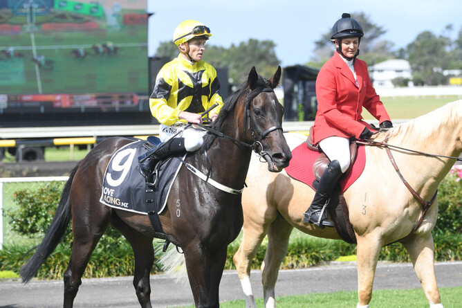 Khanshe (centre) prevailed in a driving finish to the Listed Grangewilliam Stud Oaks Prelude (1800m) at New Plymouth. - Photo: Peter Rubery (Race Images Palmerston North)