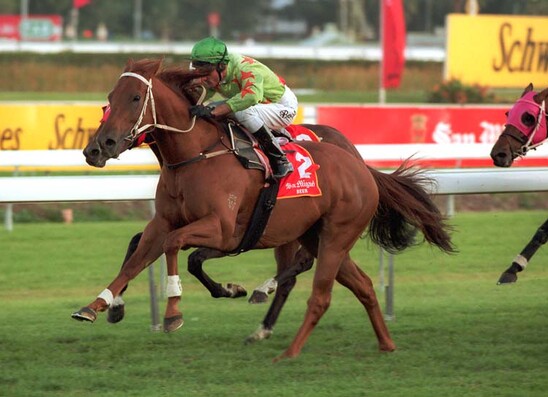 Shogun Lodge winning the 2001 AJC Queen Elizabeth S. G1 PHOTO: Bronwen Healy