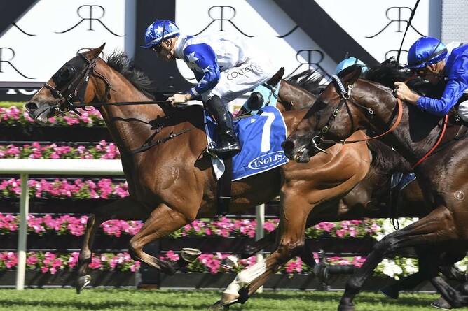 Crack Me Up winning the Gr.2 Villiers Stakes at Randwick (16/12/17)  - Bradley Photography