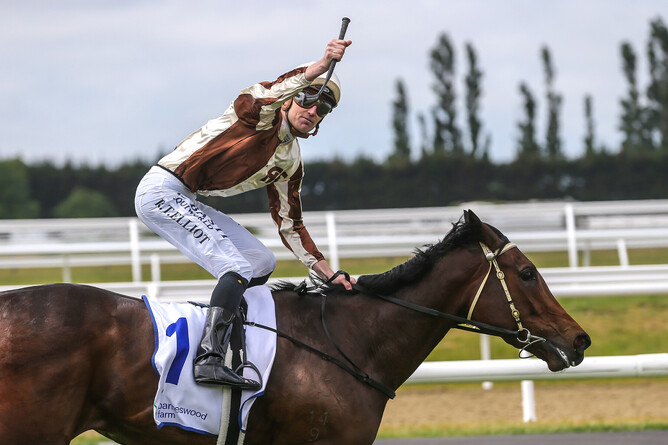 Ryan Elliot salutes on Gr.1 NZ 1000 Guineas winner Legarto. - Photo: Race Images South