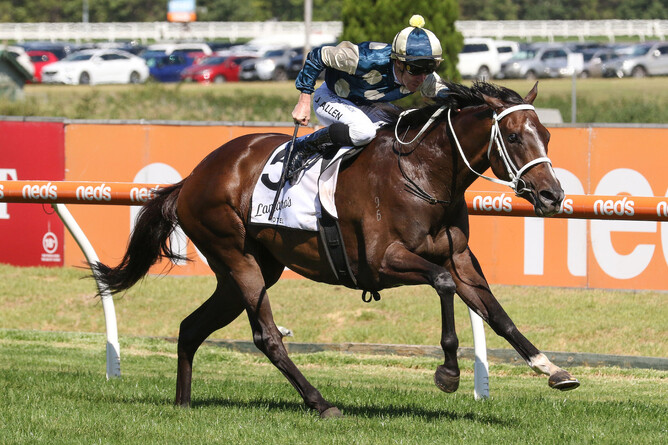 Sierra Sue, a daughter of Darci Brahma, winning the Gr.1 Futurity Stakes (1400m).  - Photo: Bruno Cannatelli