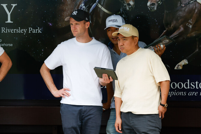 Lindsay Park’s JD Hayes and Sanxiong Gao inspecting horses at Karaka - Photo: Angelique Bridson