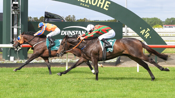 Campionessa strides to victory with Matt Cameron aboard in the Gr.2 Dunstan Horsefeeds Auckland Thoroughbred Breeders’ Stakes (1400m). - Photo: Kenton Wright (Race Images)