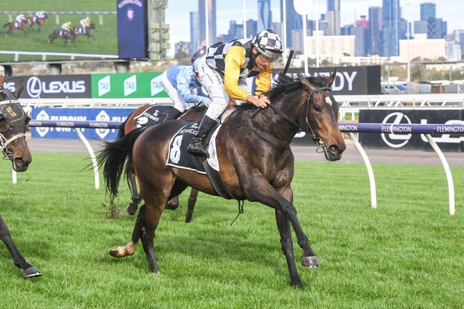 So Dazzling Oaks Preview - Photo: Brett Holburt Racing