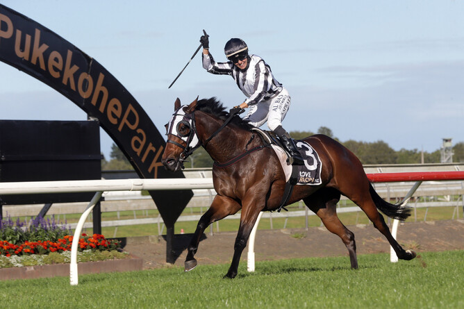 Belclare is out on her own at the finish of the Gr.1 New Zealand Thoroughbred Breeders’ Stakes (1600m) - Photo: Trish Dunell
