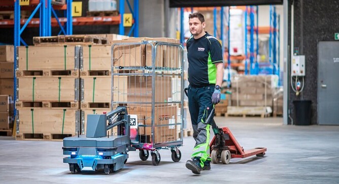 What is an AMR? Autonomous mobile robot