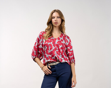 Madisons Fashion stocks a range of tops including sweaters, tees, blouses, cardigans and more