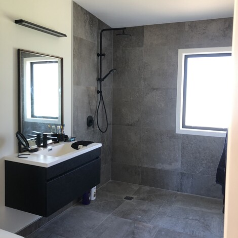 Ardent Building Developments. Hamilton, Waikato. NZ. Image of small building bathroom
