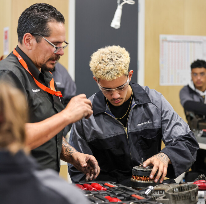 Ricco with Toi Ohomai Automotive tutor Steven Kingi