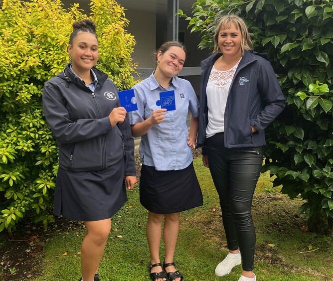 Jordis and Kamaia from Forest View High School