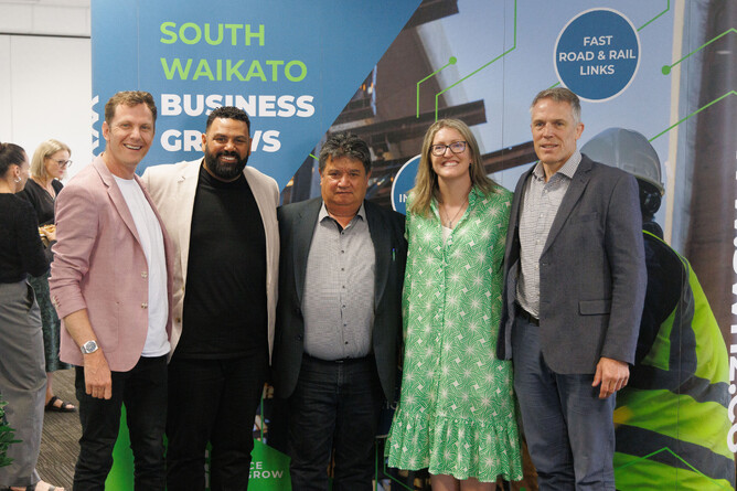 L-R: Cam Calkoen, Seamus Marten, South Waikato Mayor Gary Petley, Daz Burns and SWIFT Chairperson - Stephen Veitch