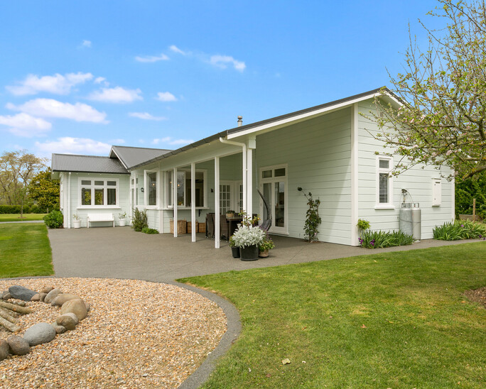 Exterior after images of Oakshott Road, renovated home by Whitechurch Construction, Waikato residential builders.