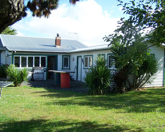 Exterior before images of Oakshott Road, renovated home by Whitechurch Construction, Waikato residential builders.