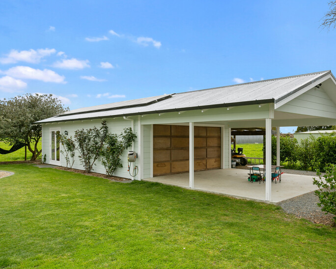 Exterior after images of Oakshott Road, renovated home by Whitechurch Construction, Waikato residential builders.
