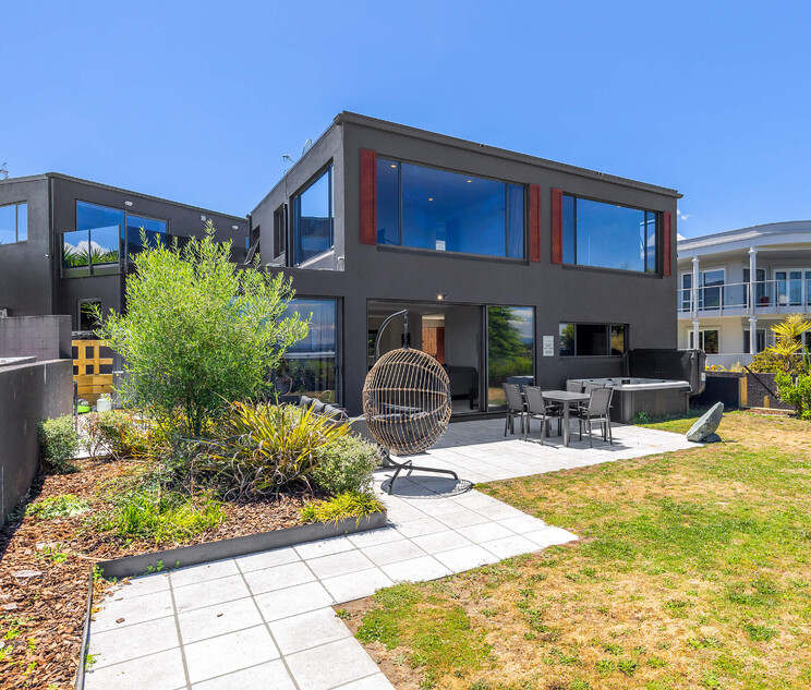 Lakefront Accommodation Lake Taupo New Zealand